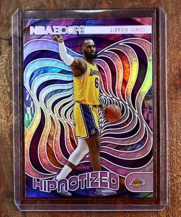 2022-23 Panini NBA Hoops #4 LeBron James Hypnotized Holofoil Insert LA Lakers